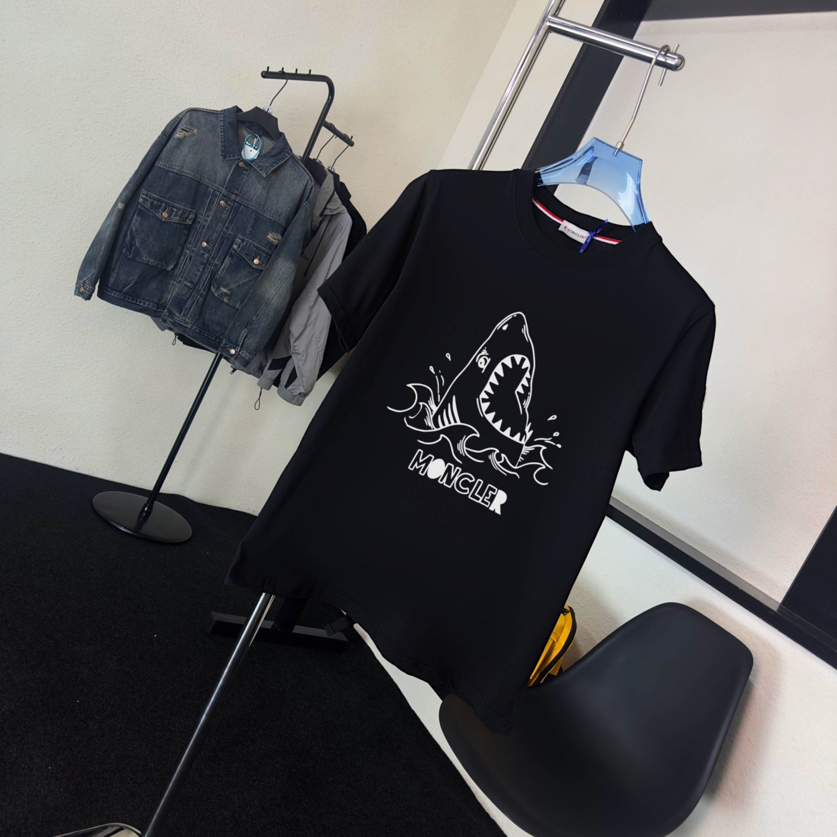 M - TSHIRT