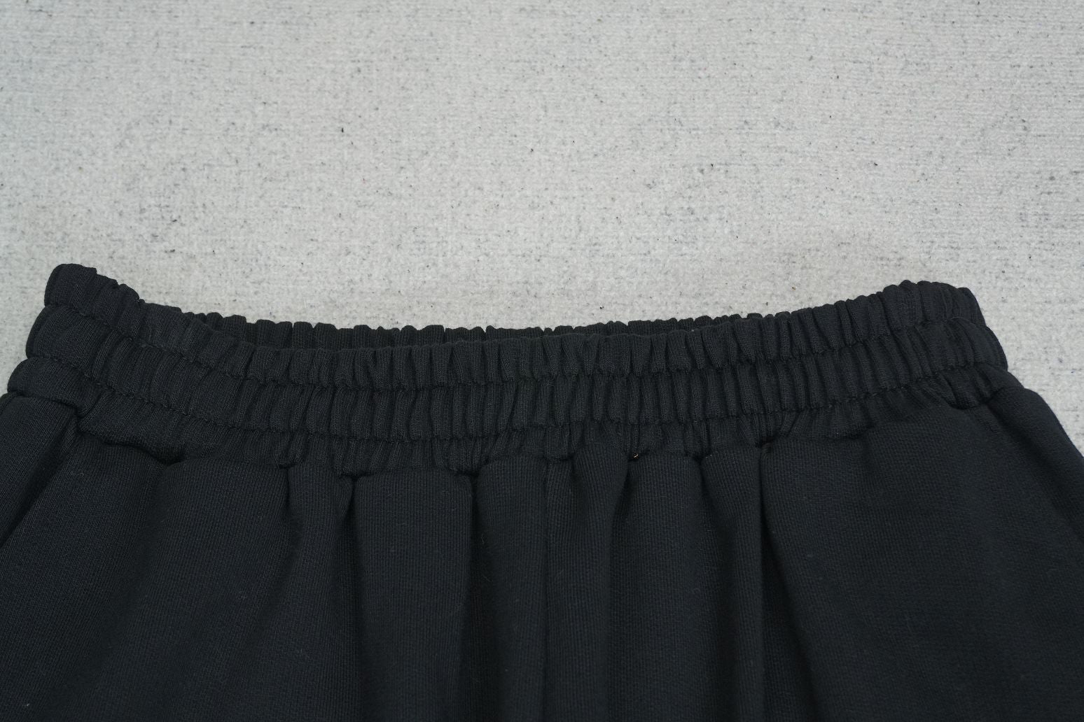 T - SWEATPANTS