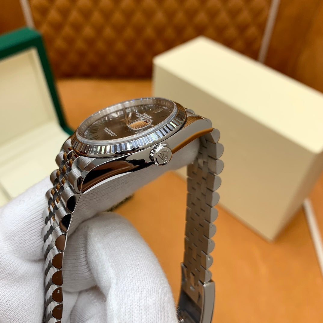 M - Watch
