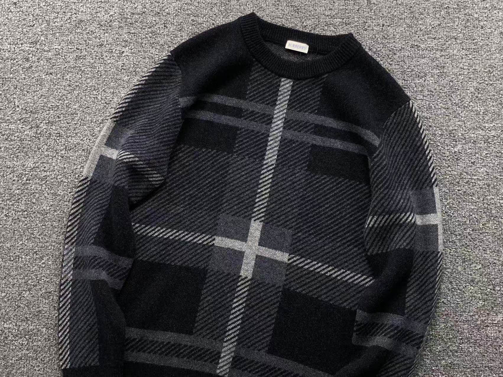 B - SWEATER