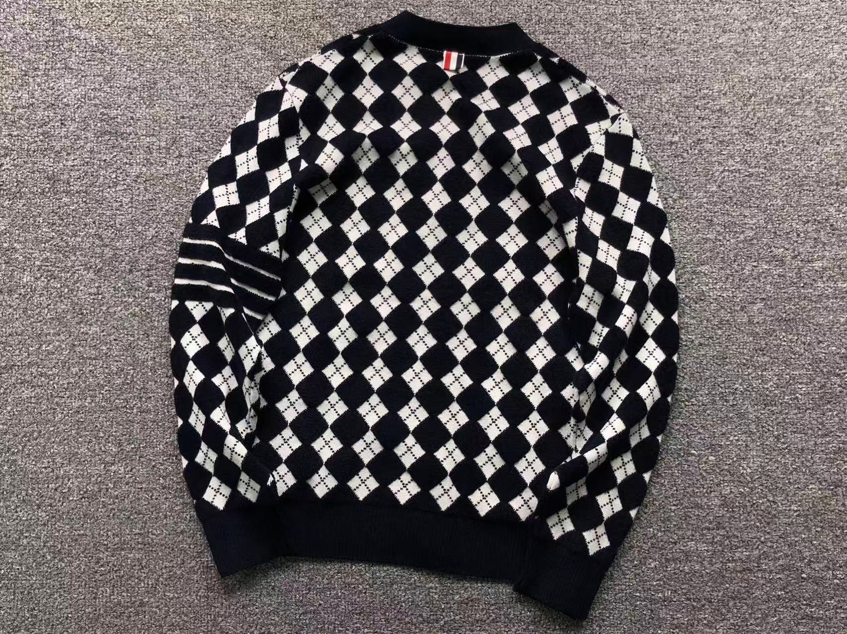T - SWEATER