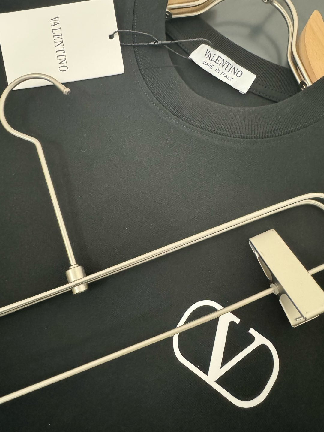 V - TSHIRT