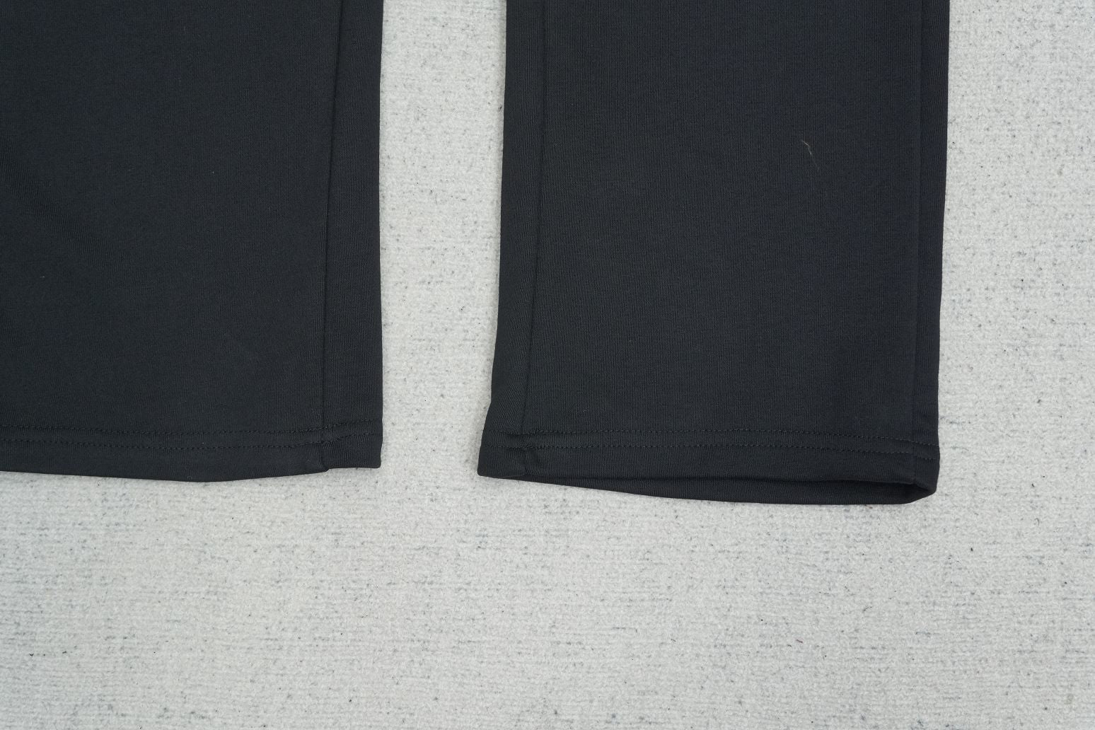 B - SWEATPANTS