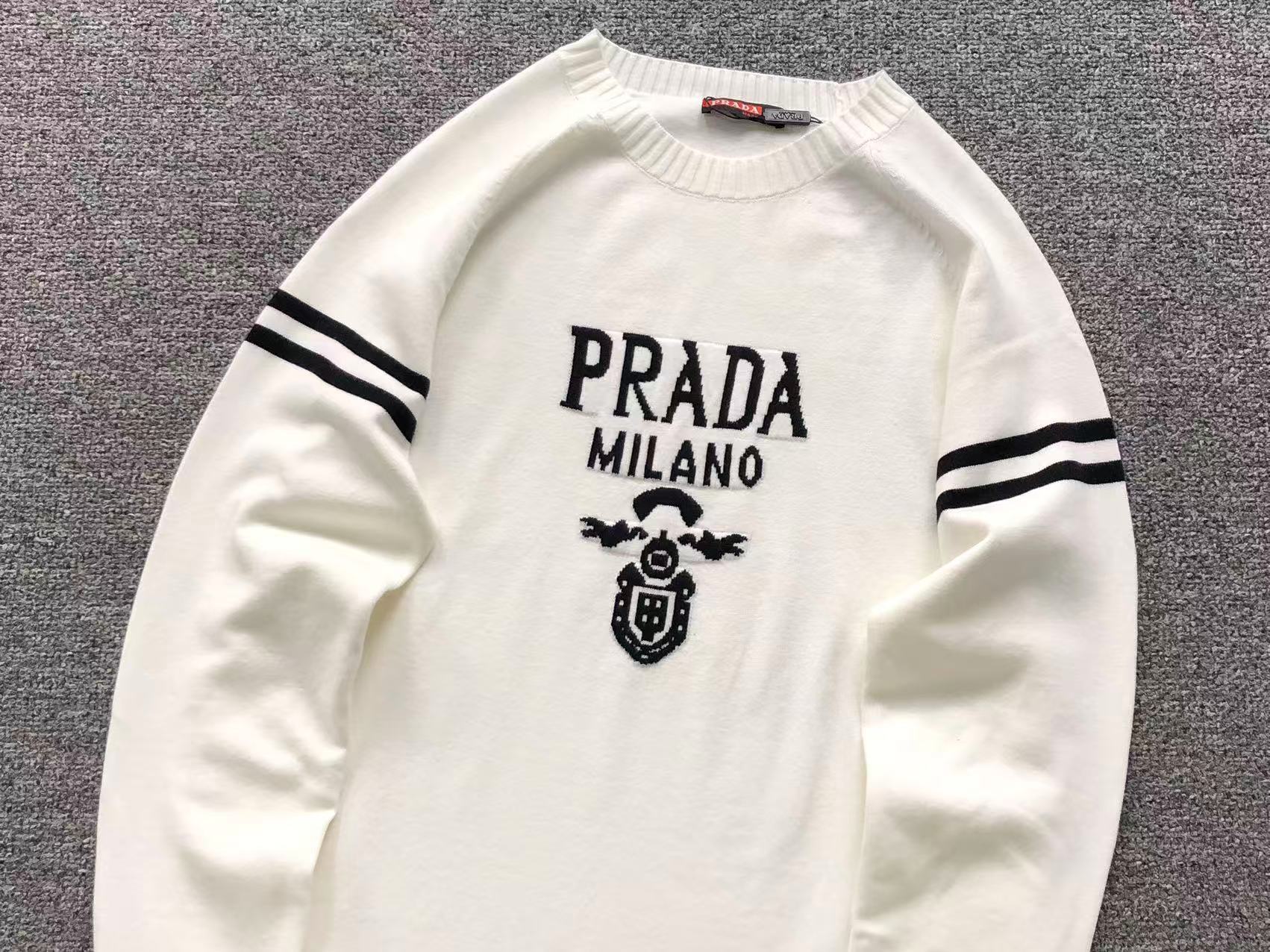 P - SWEATER