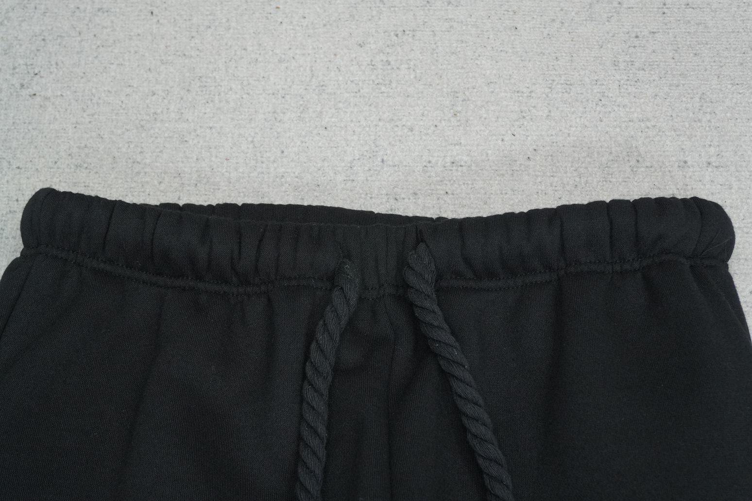 S - SWEATPANTS