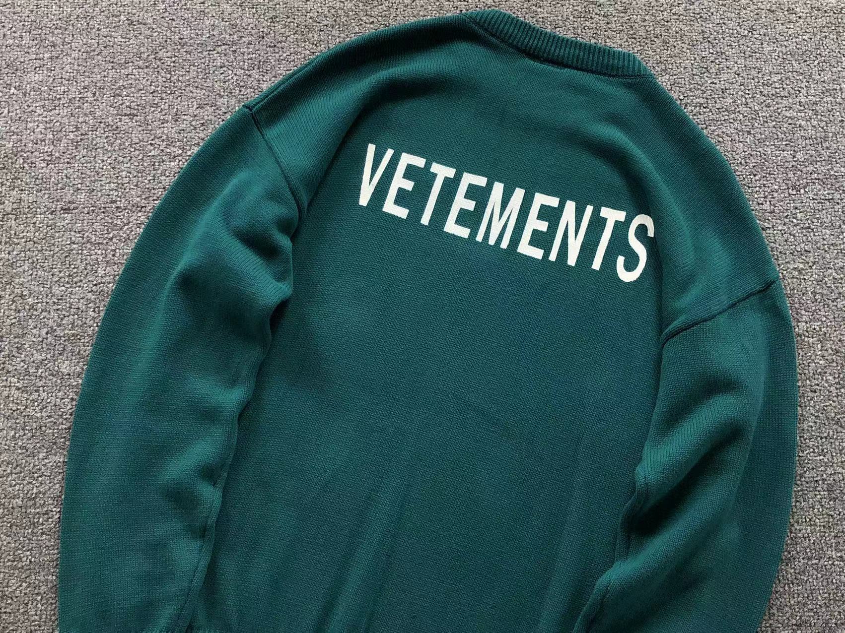 V - SWEATER