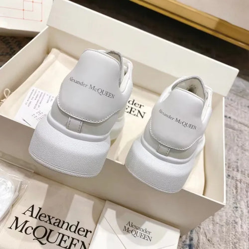 A - SNEAKERS