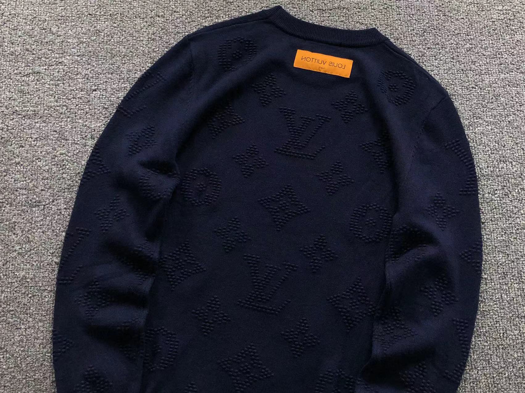 L - SWEATER