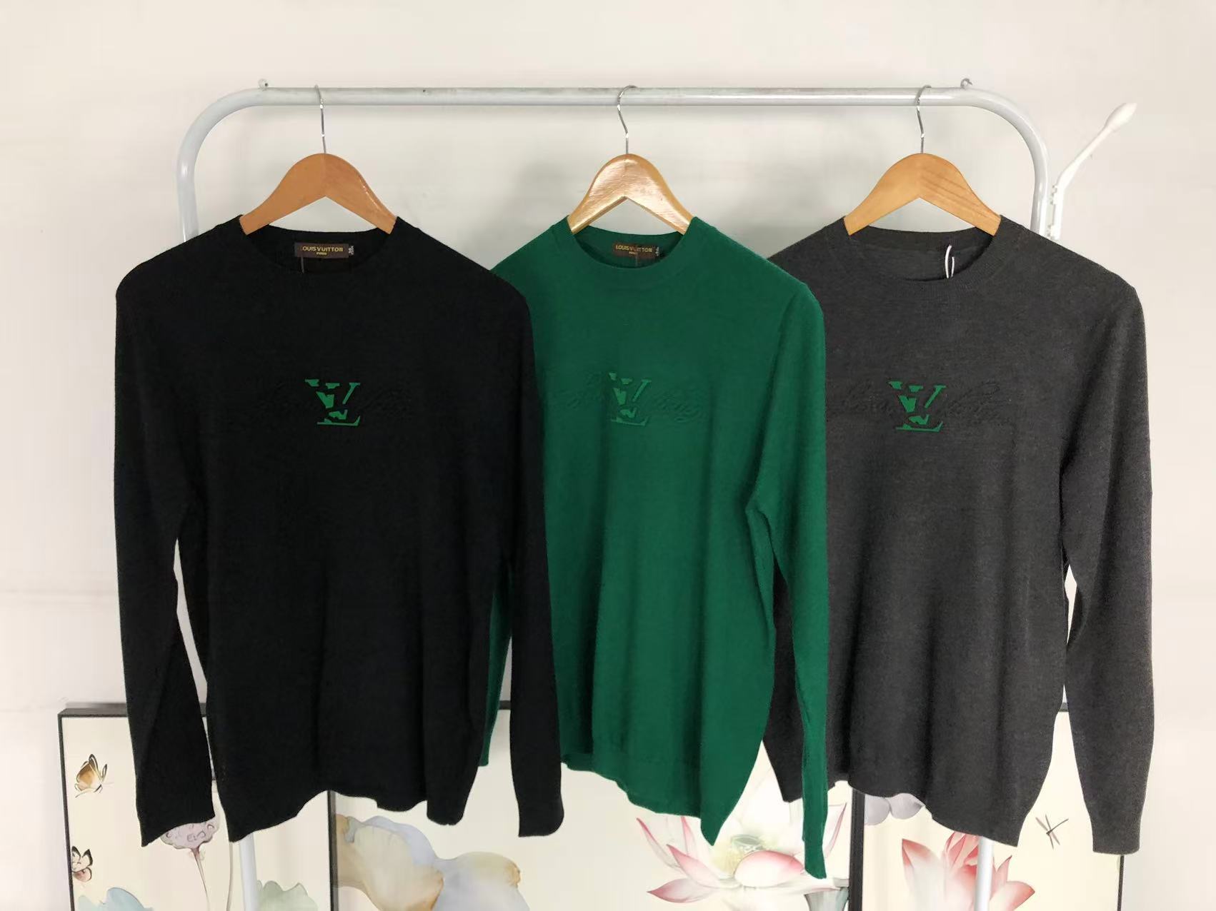 L - SWEATER