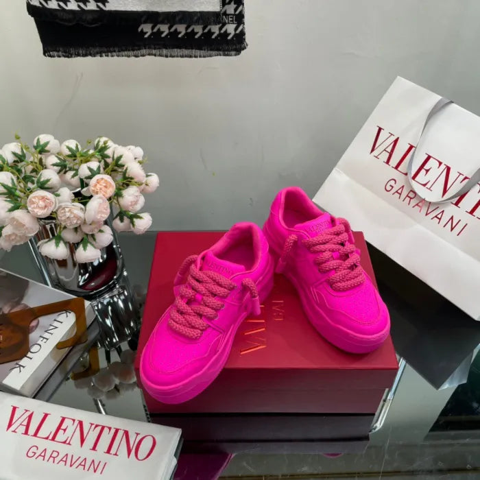 V - SNEAKERS