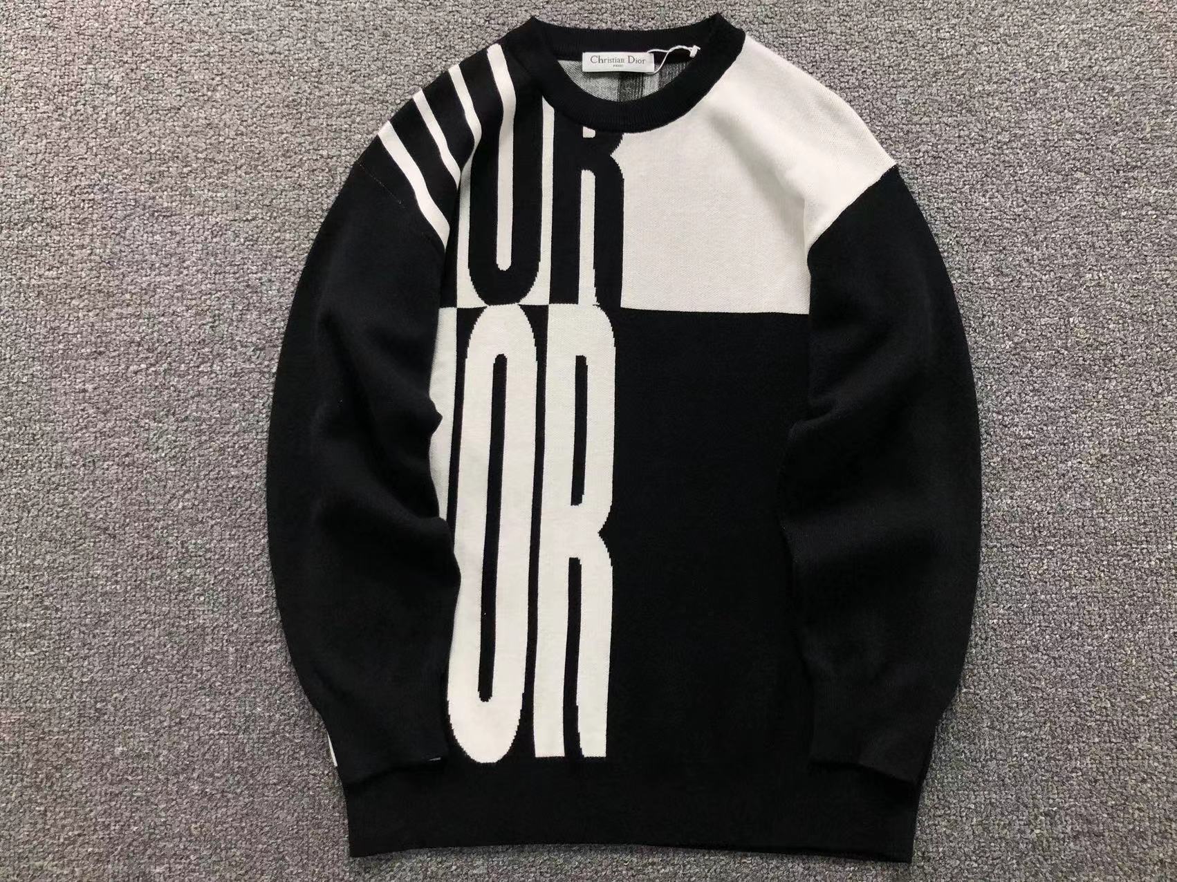 D - SWEATER