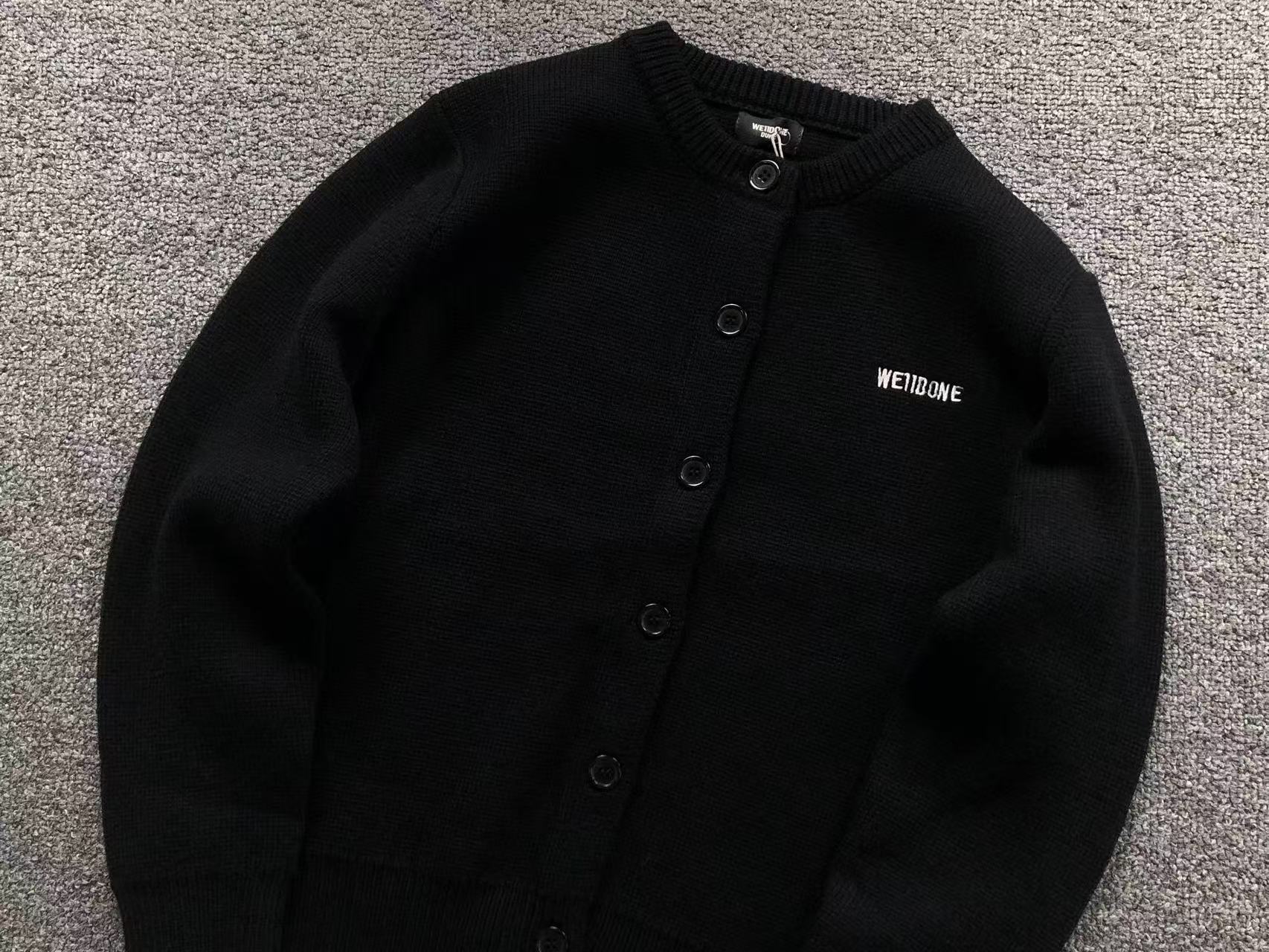 W - SWEATER