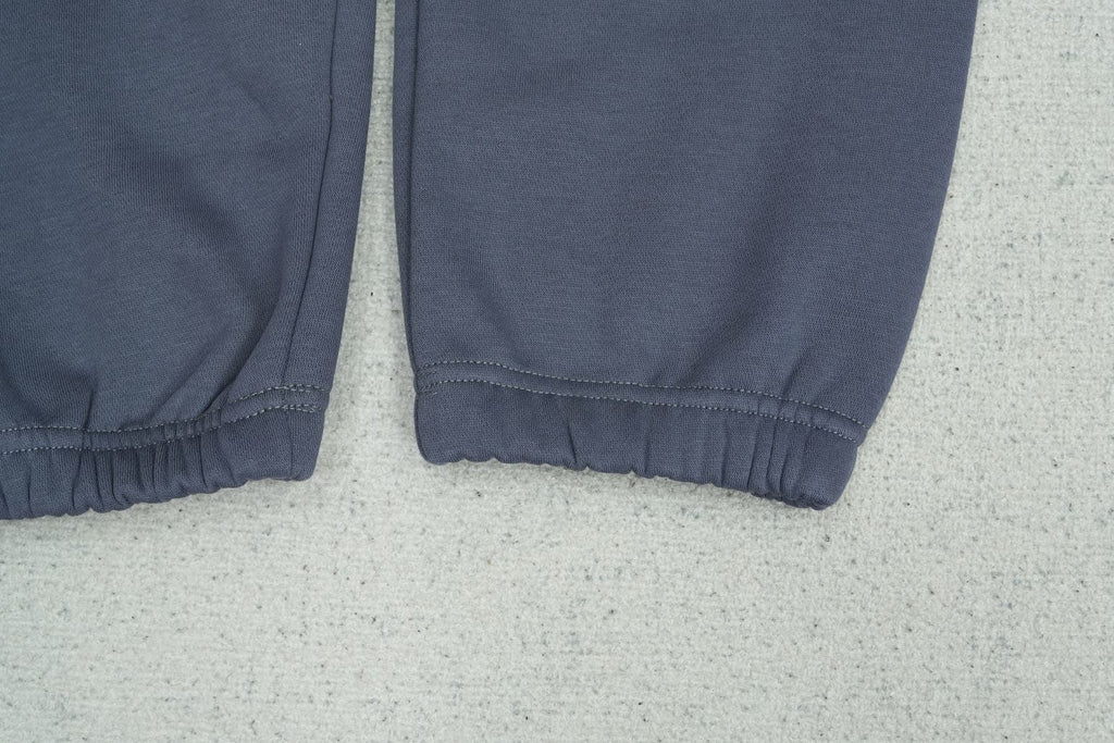 F - SWEATPANTS