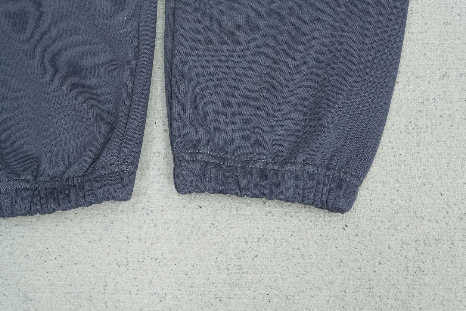 F - SWEATPANTS