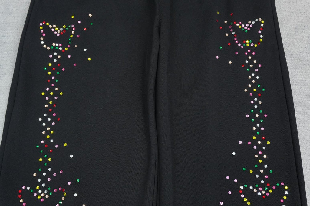 B - SWEATPANTS