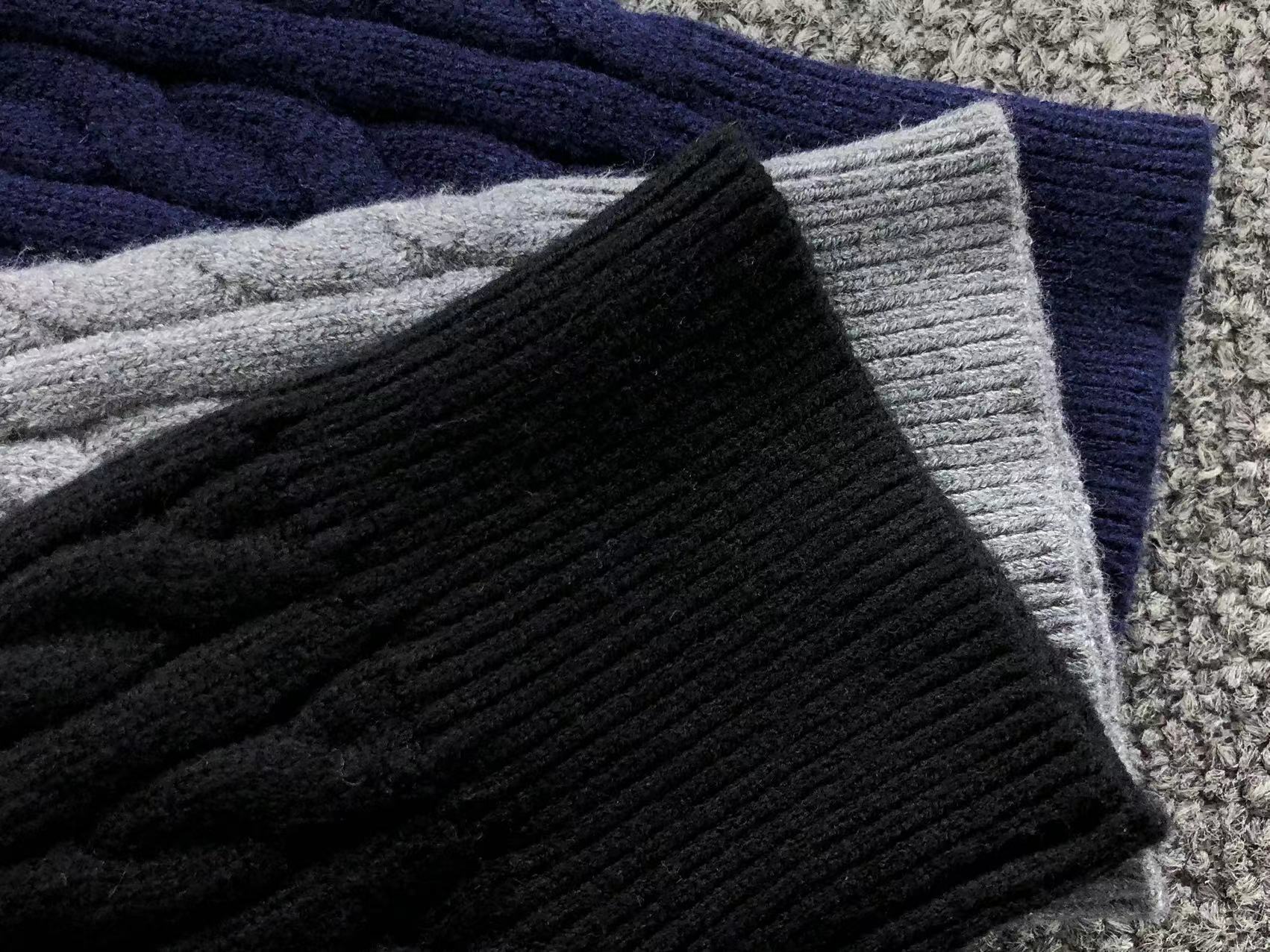 GG - SWEATER