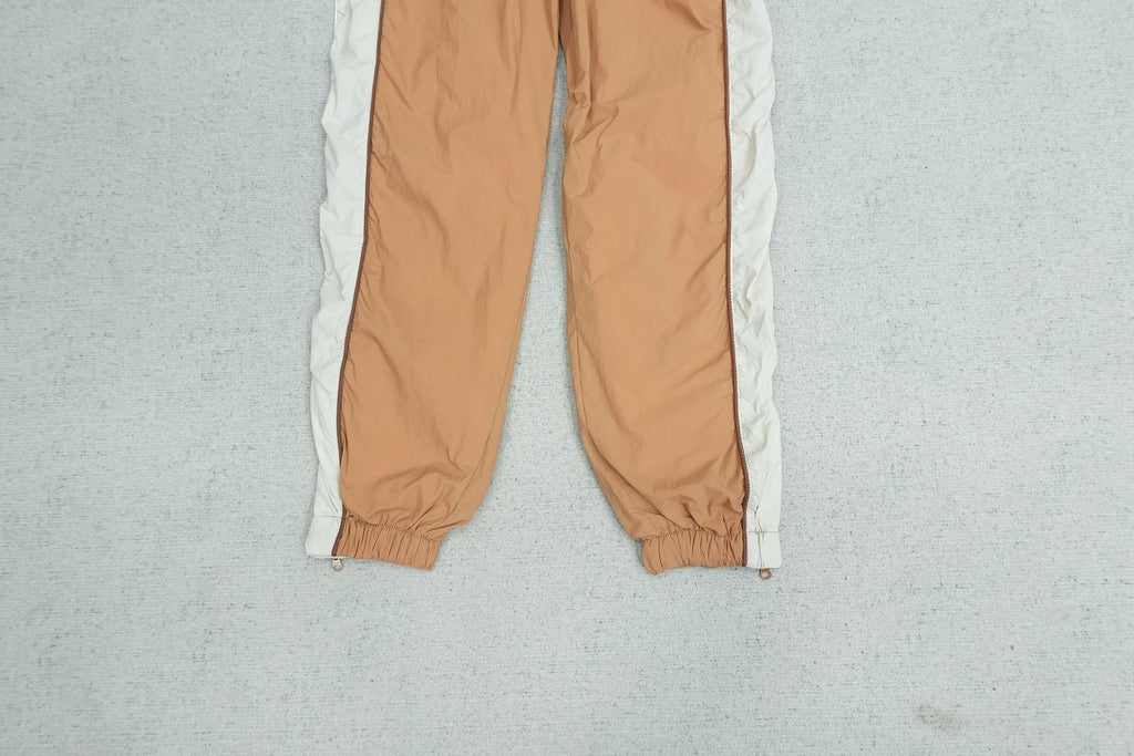 S - SWEATPANTS