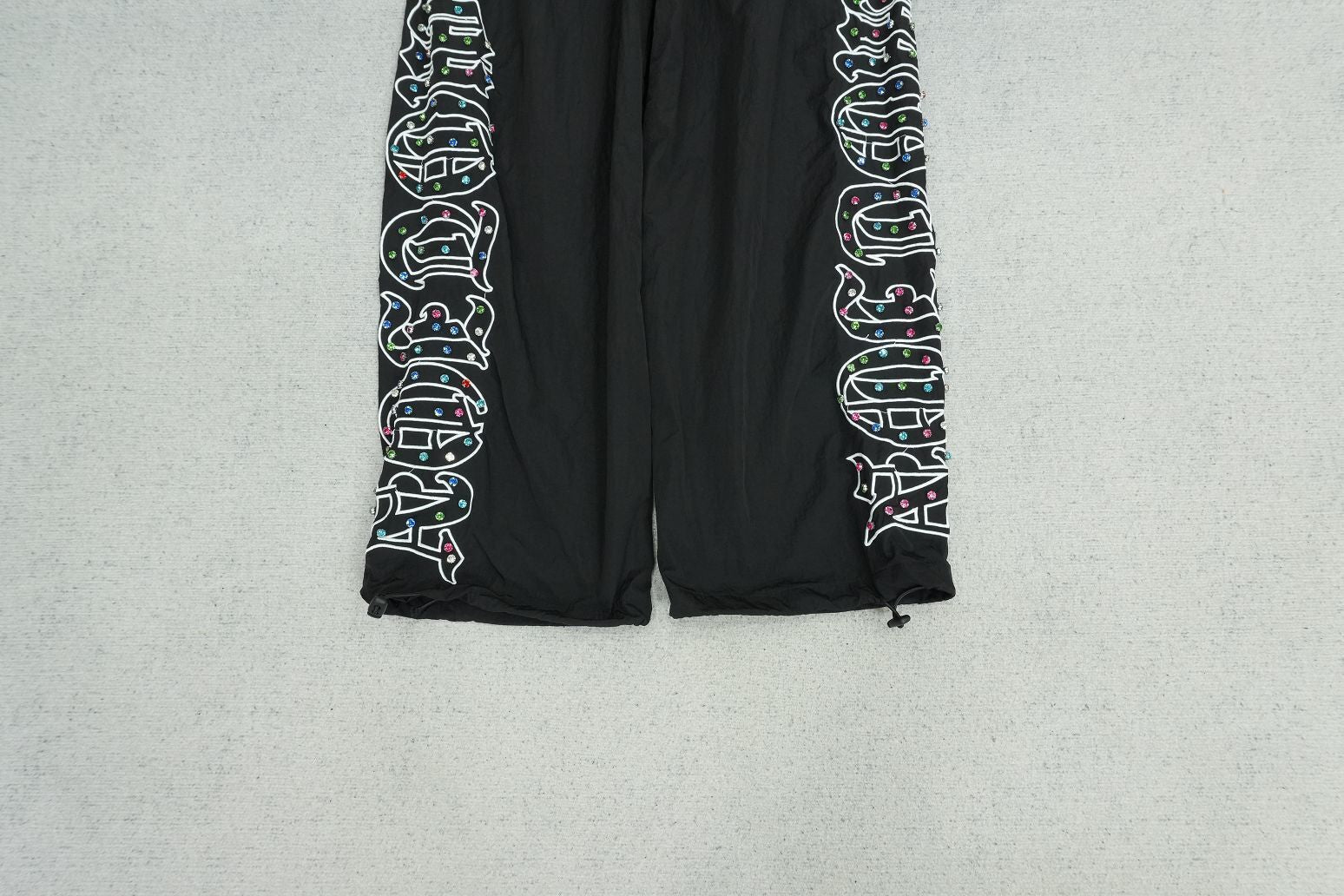 M - SWEATPANTS
