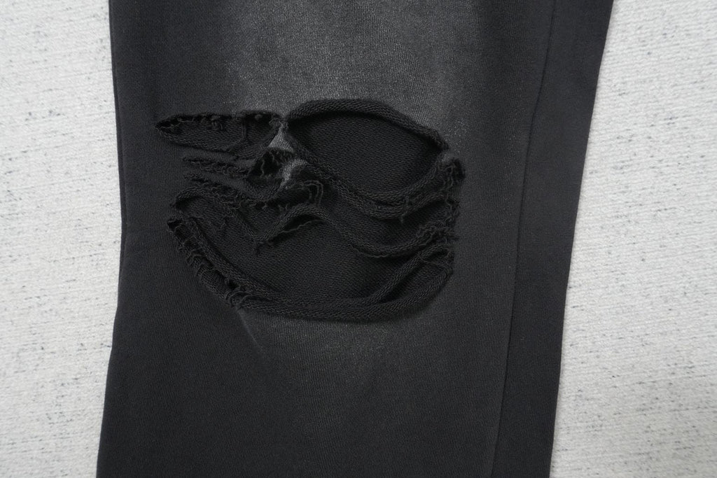 V - SWEATPANTS