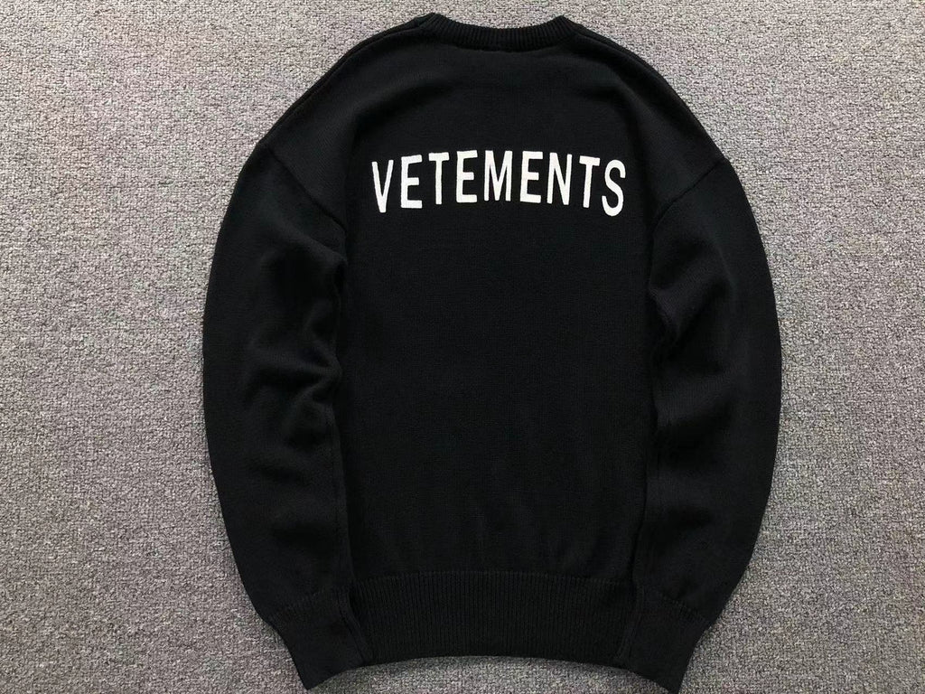 V - SWEATER