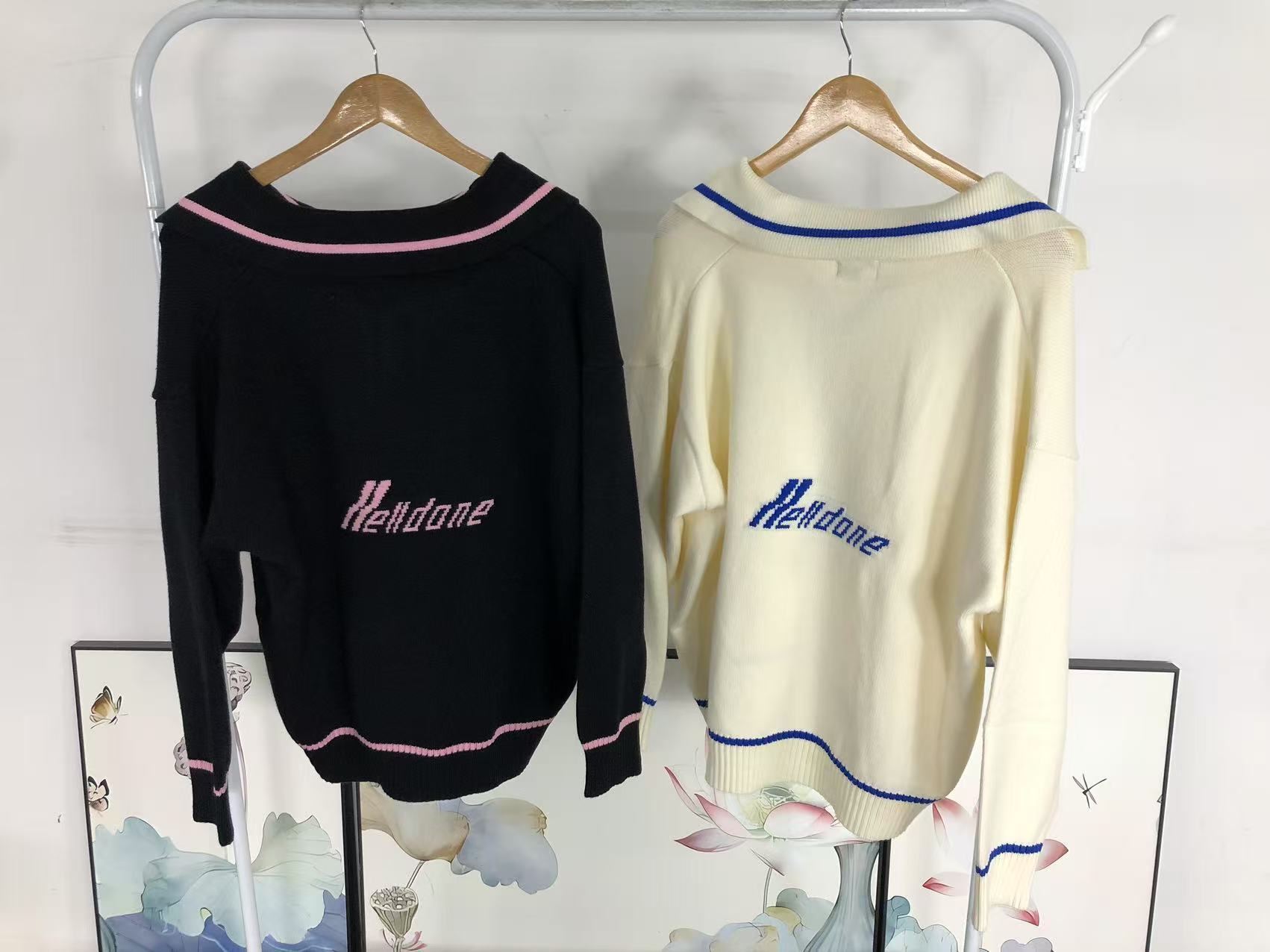 W - SWEATER
