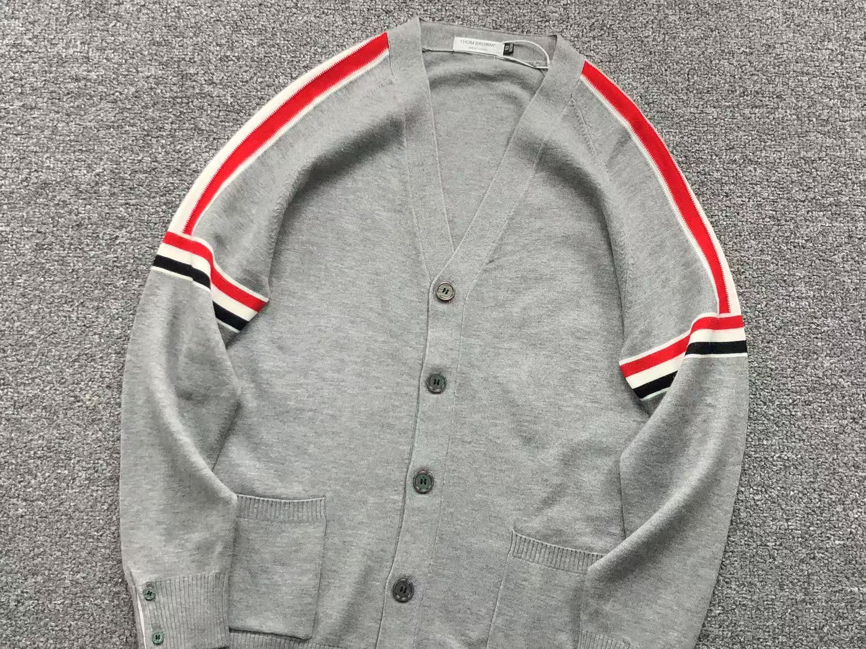 T - SWEATER