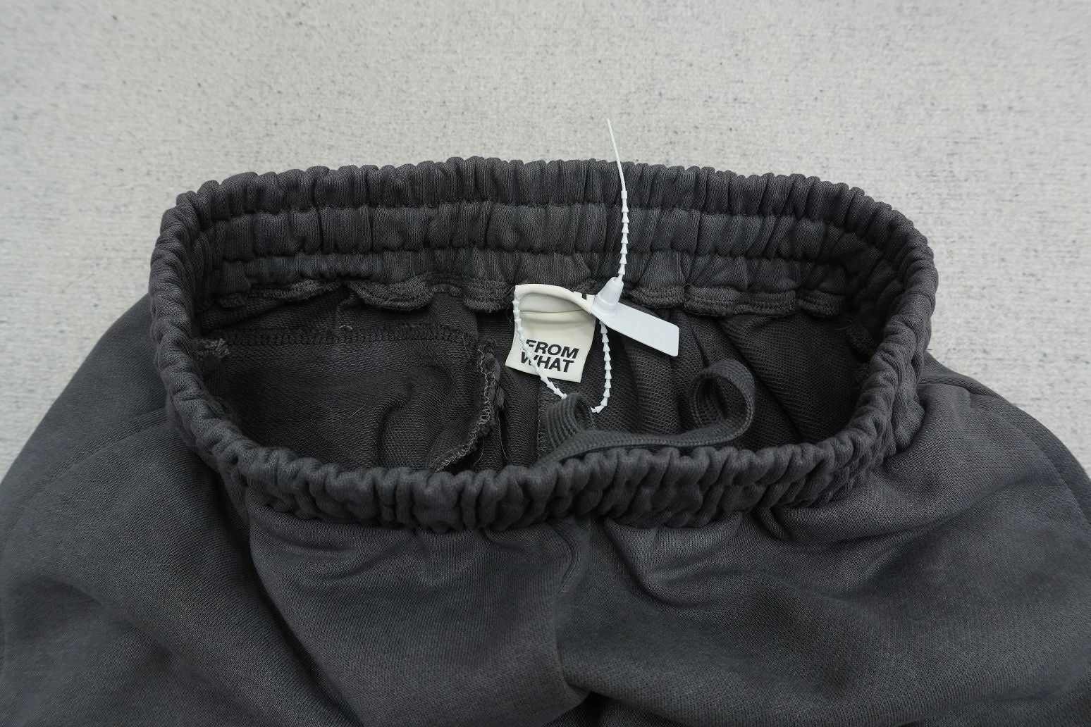 F - SWEATPANTS