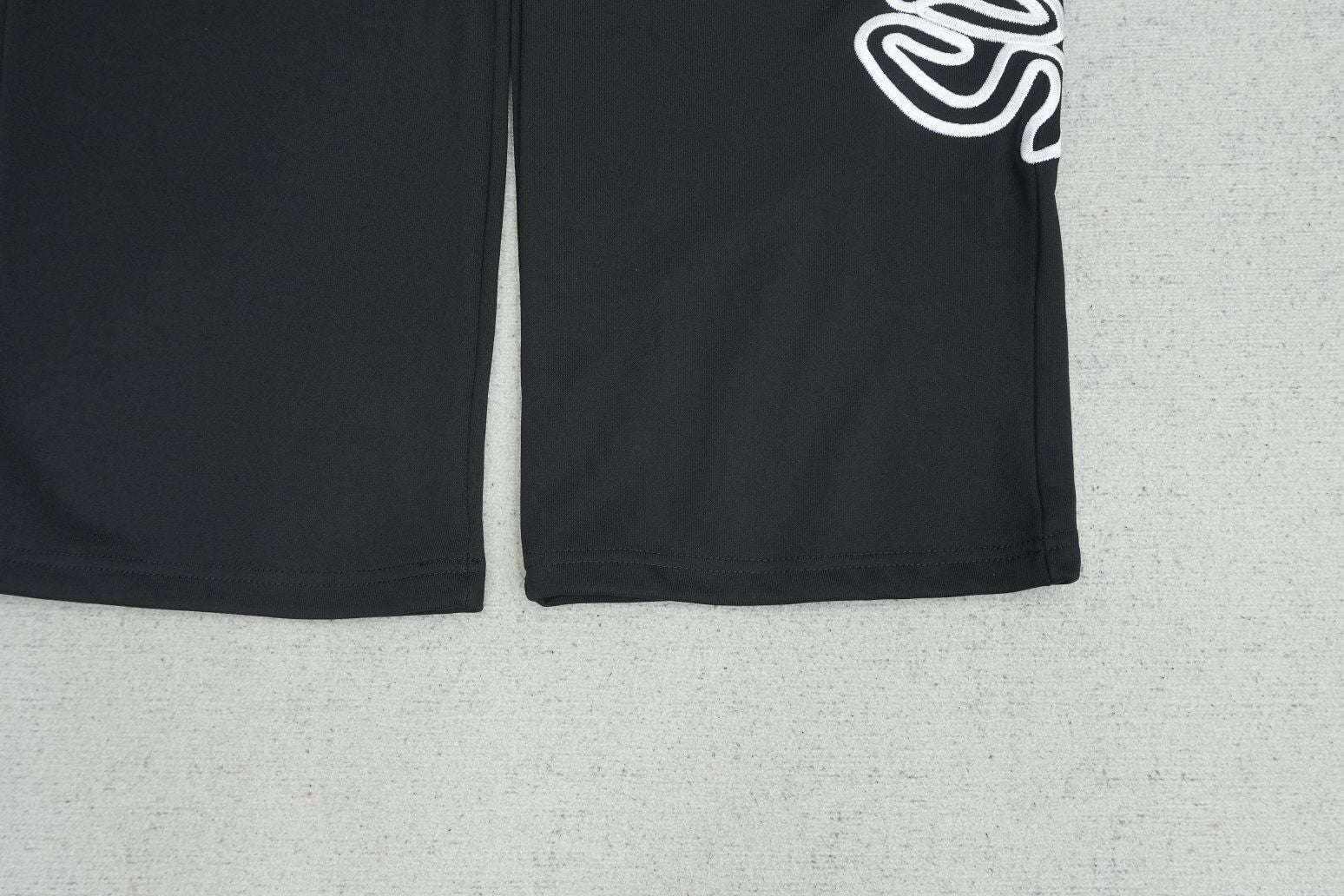 S - SWEATPANTS