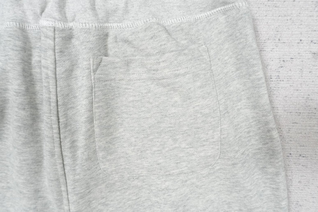 L - SWEATPANTS