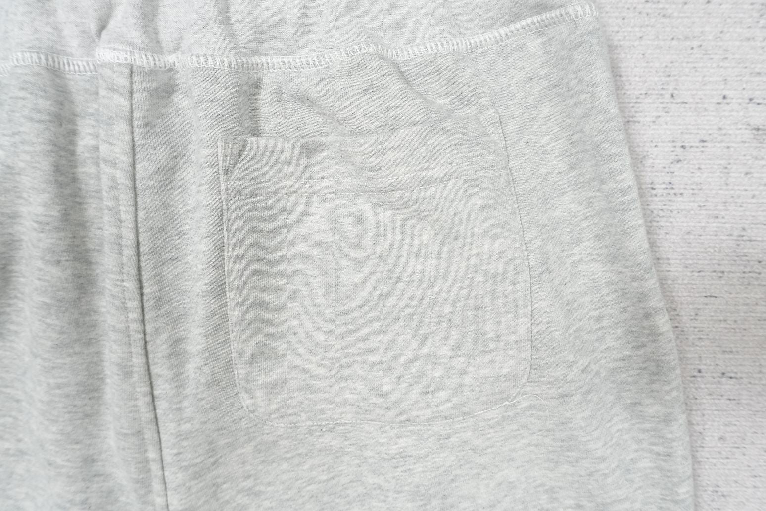 L - SWEATPANTS