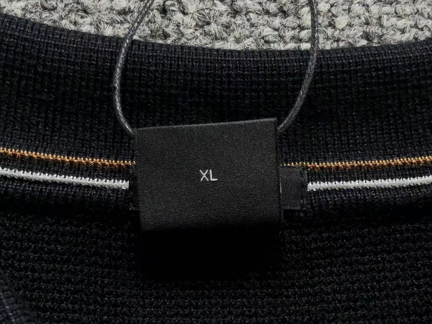 H - SWEATER