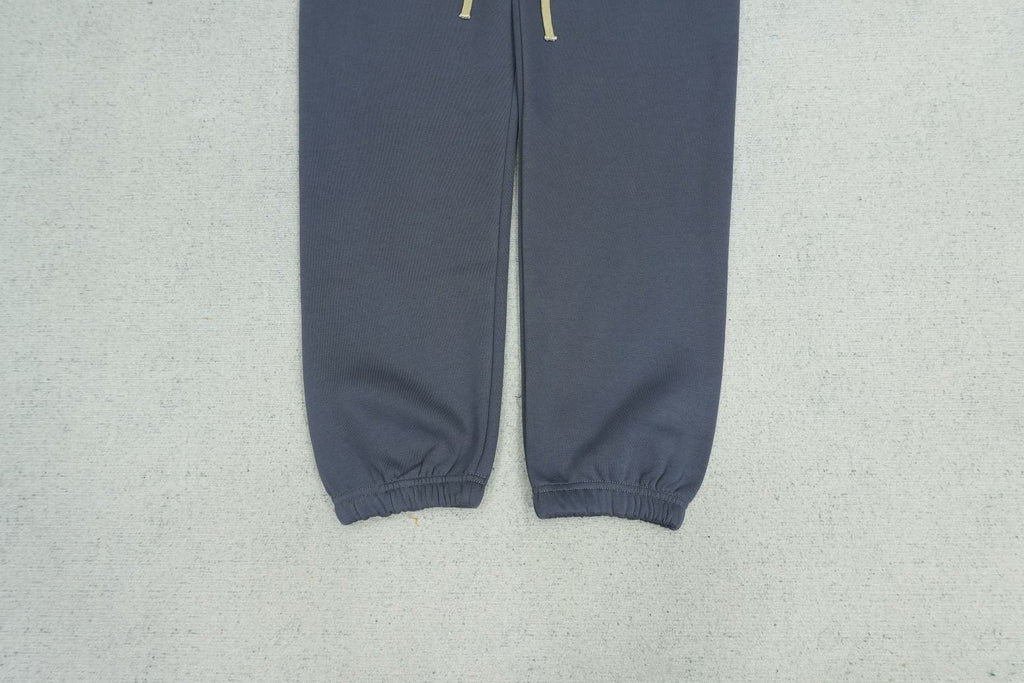 F - SWEATPANTS