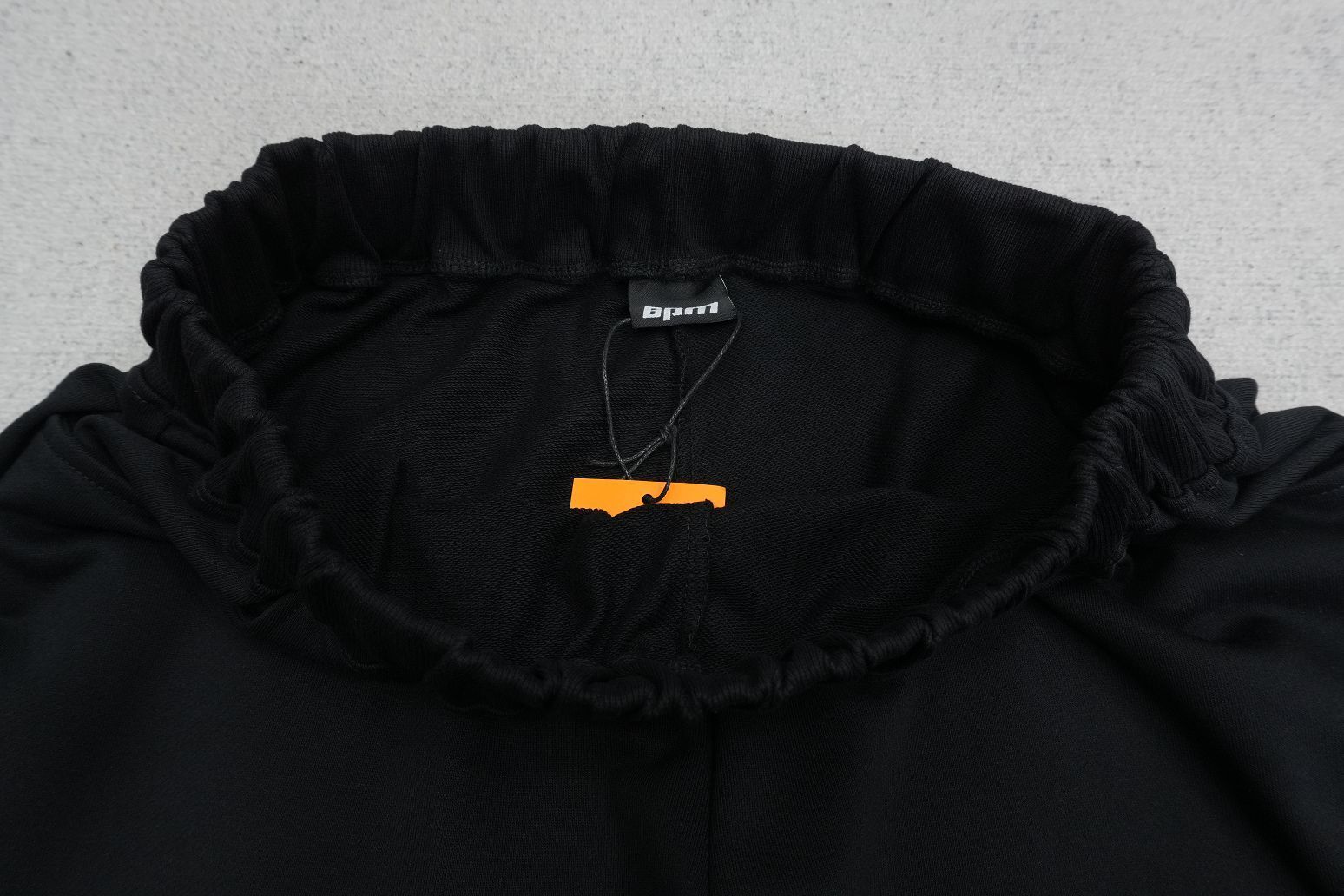 S - SWEATPANTS
