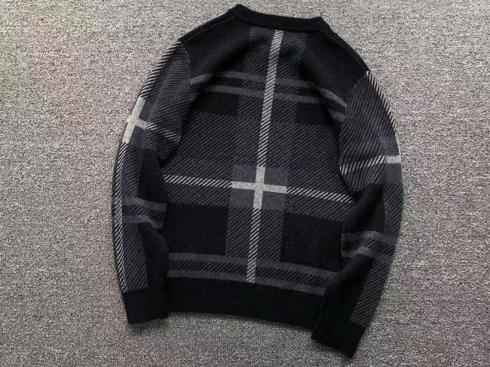 B - SWEATER