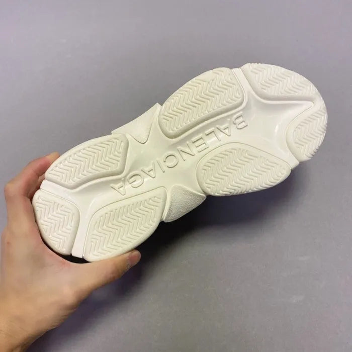 B - SNEAKERS