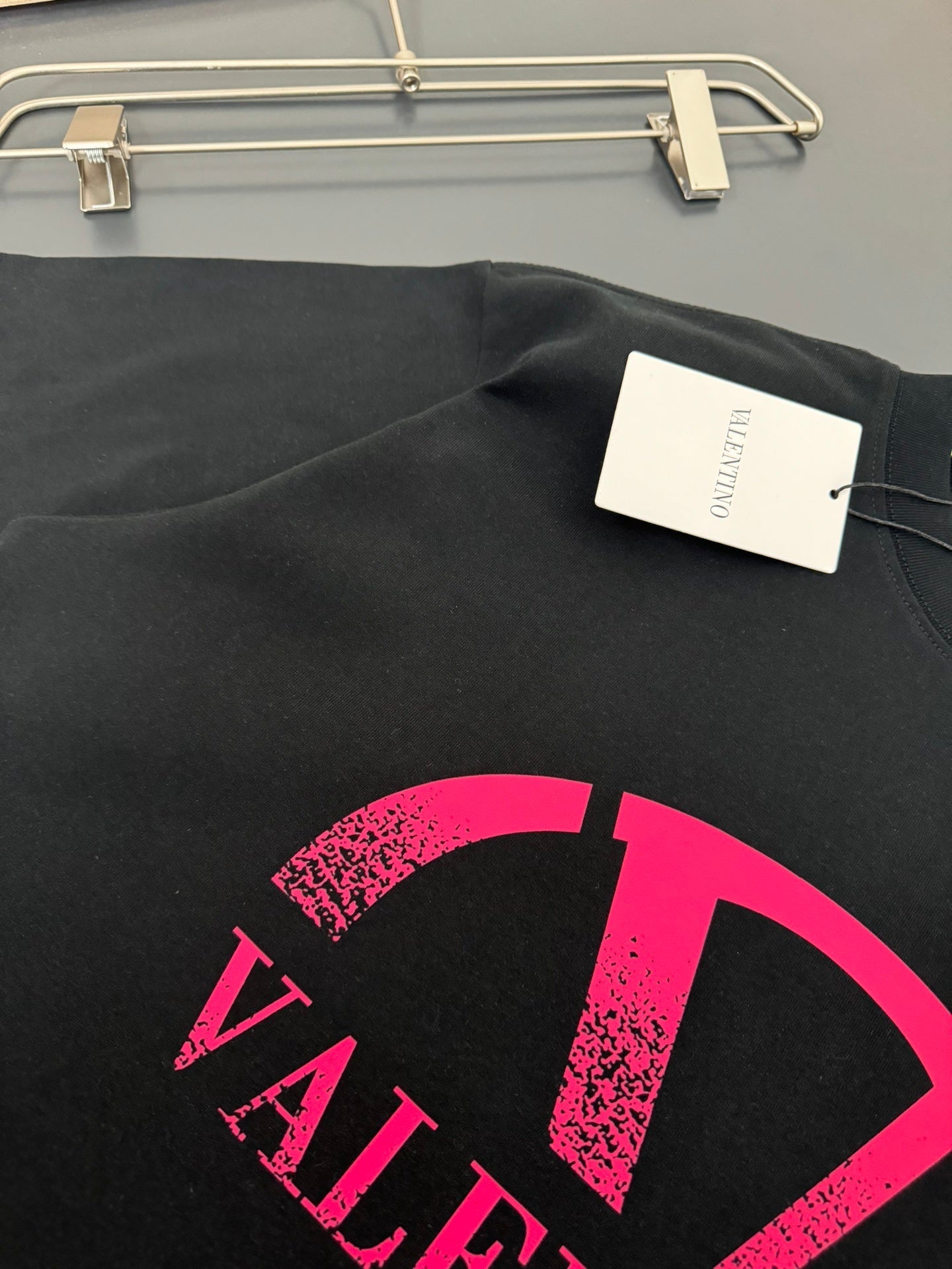 V - TSHIRT