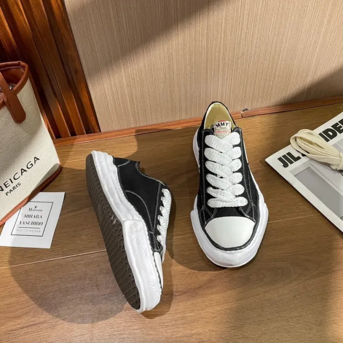 A - SNEAKERS
