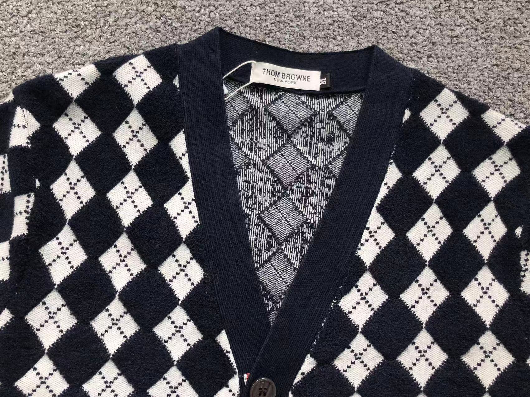 T - SWEATER