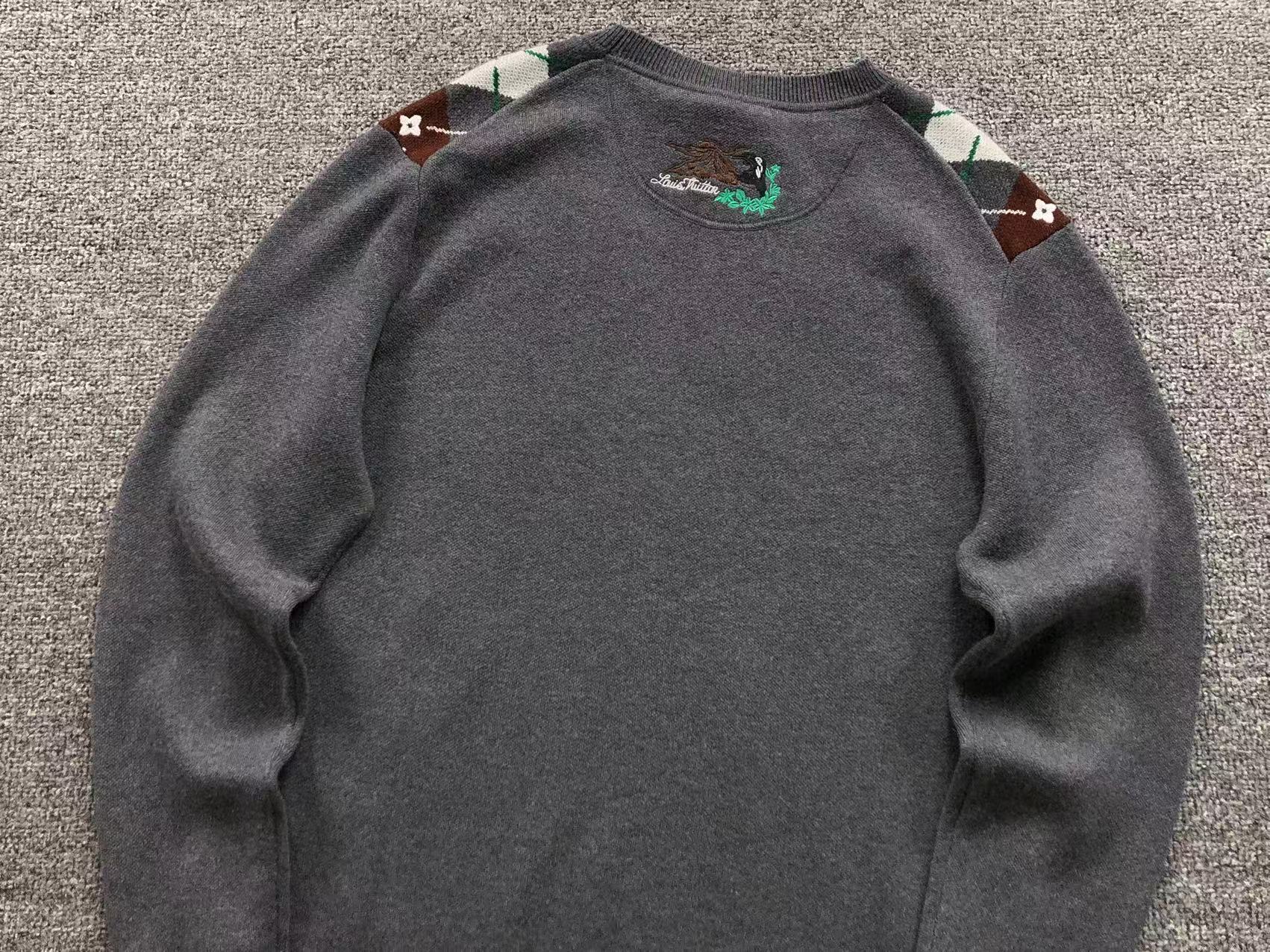 L - SWEATER