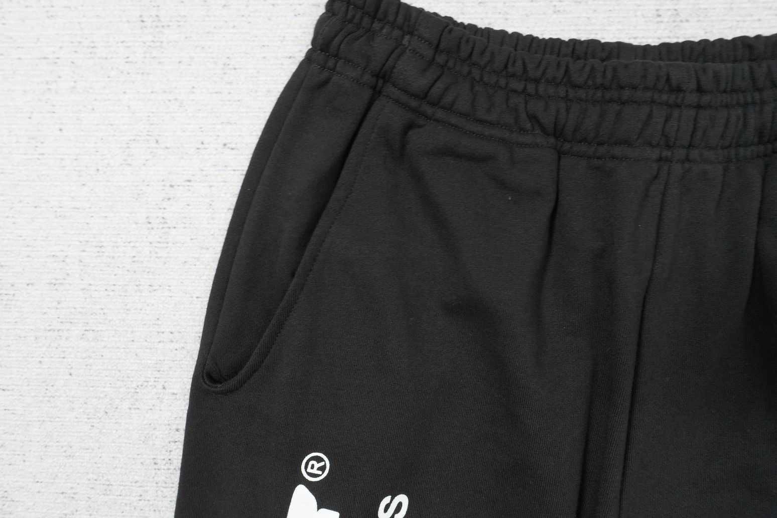 H - SWEATPANTS