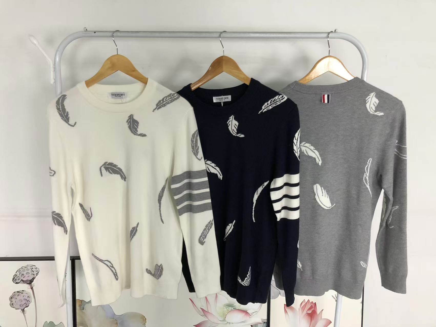T - SWEATER