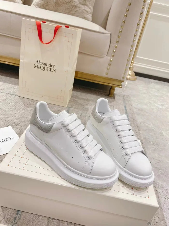 A - SNEAKERS