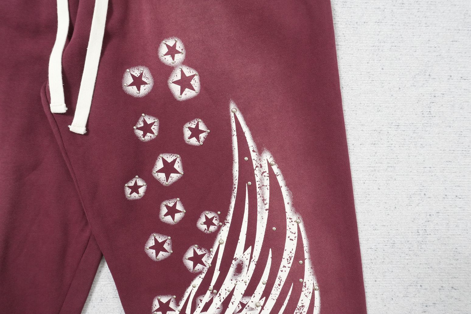 L - SWEATPANTS