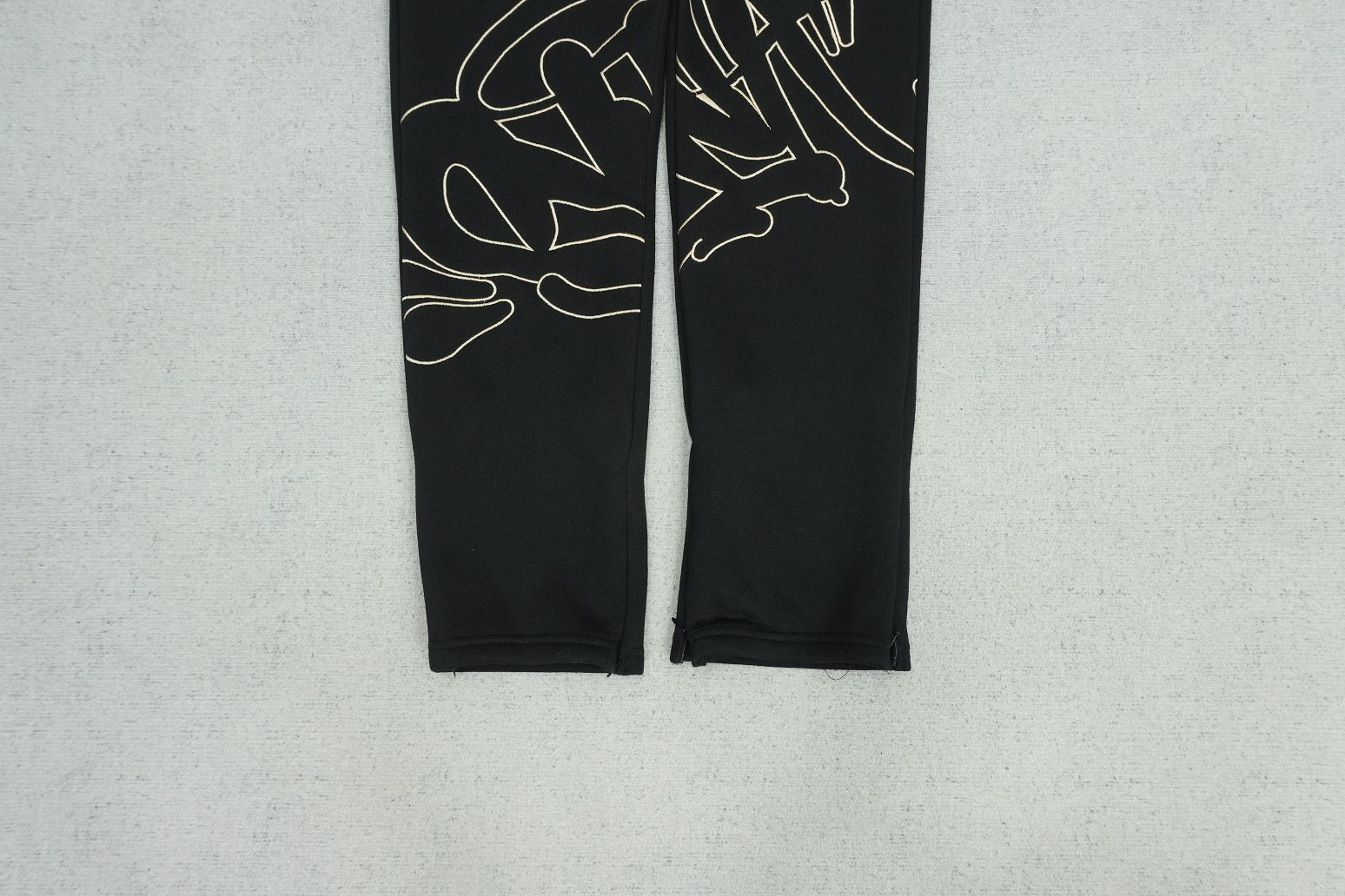 S - SWEATPANTS