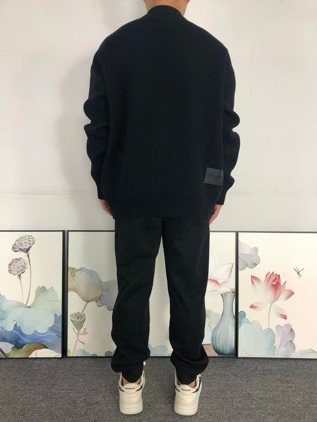 W - SWEATER