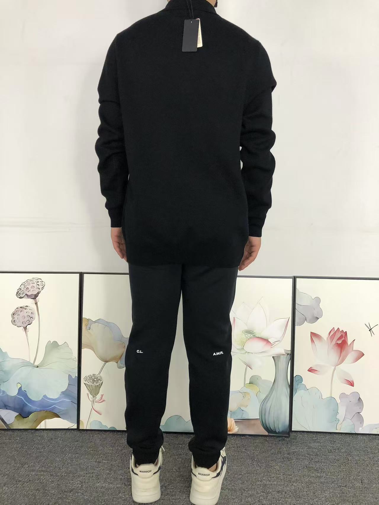 H - SWEATER