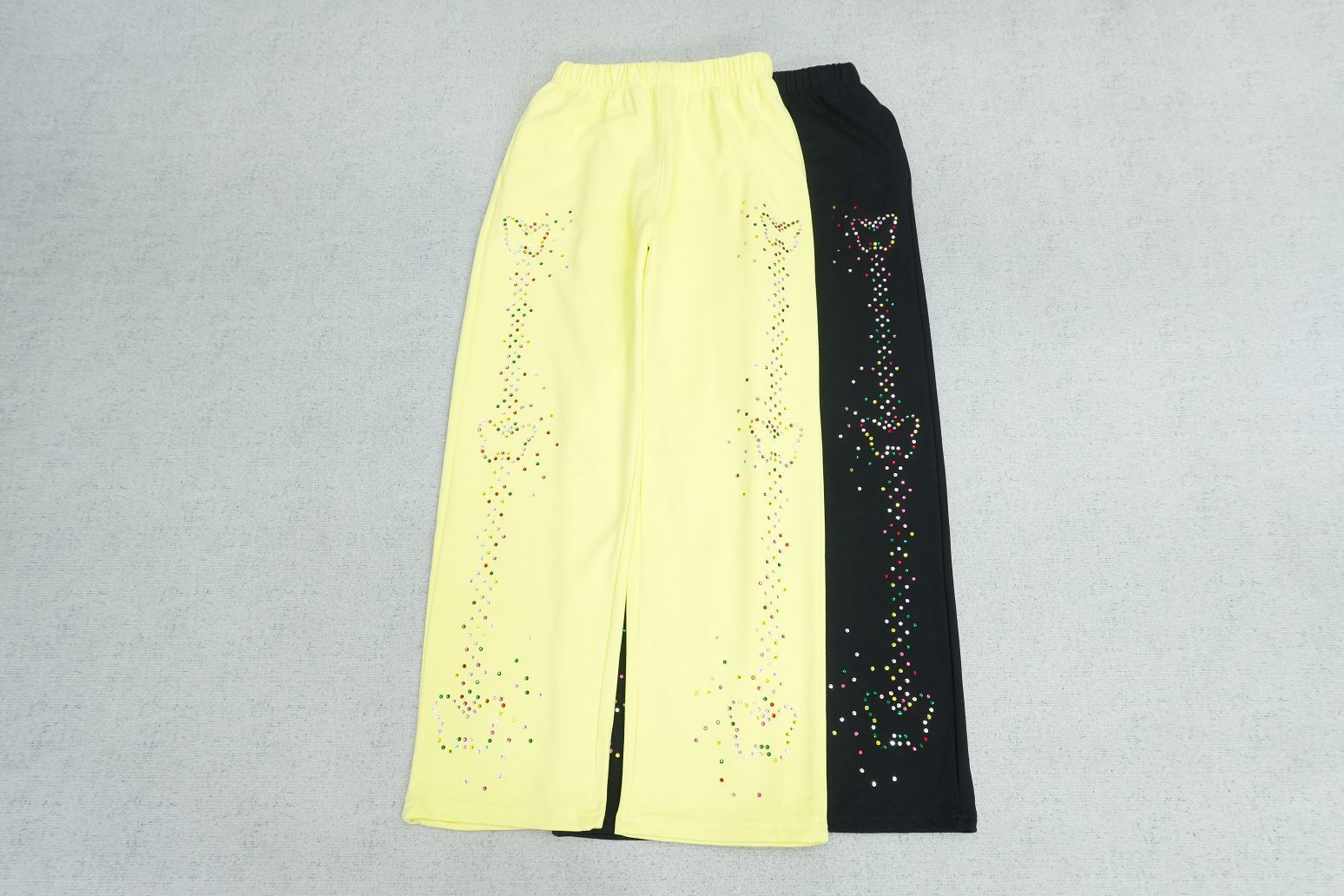 B - SWEATPANTS