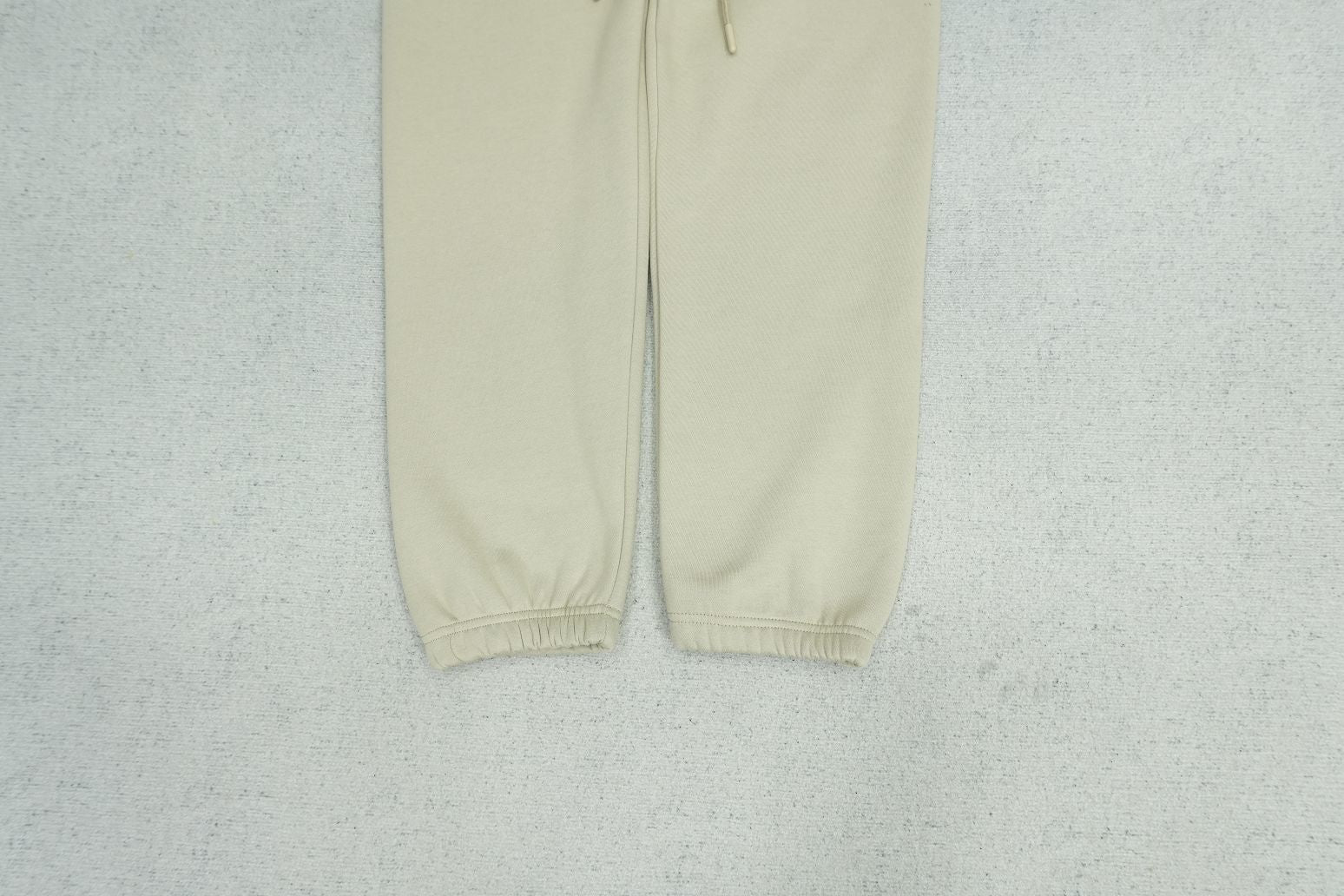 F - SWEATPANTS
