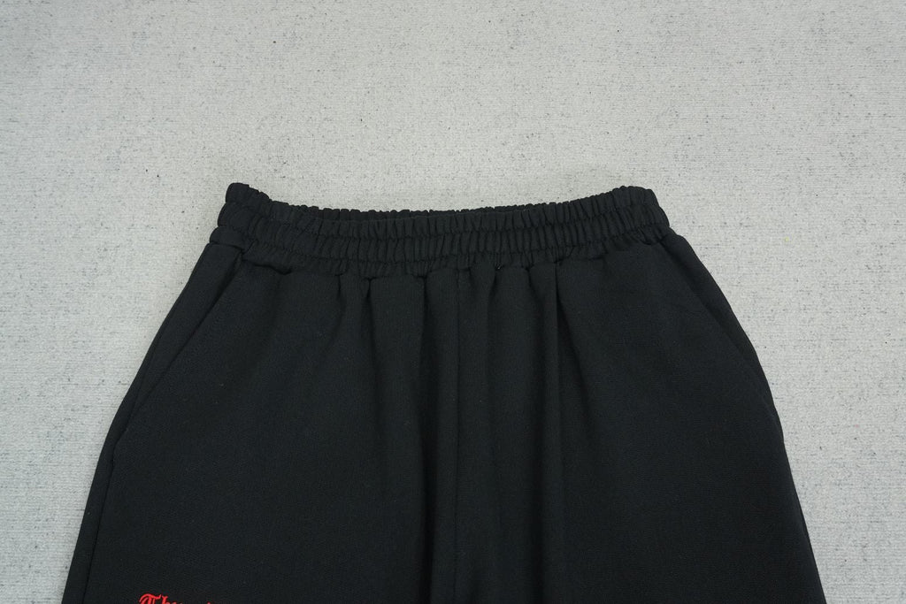 T - SWEATPANTS