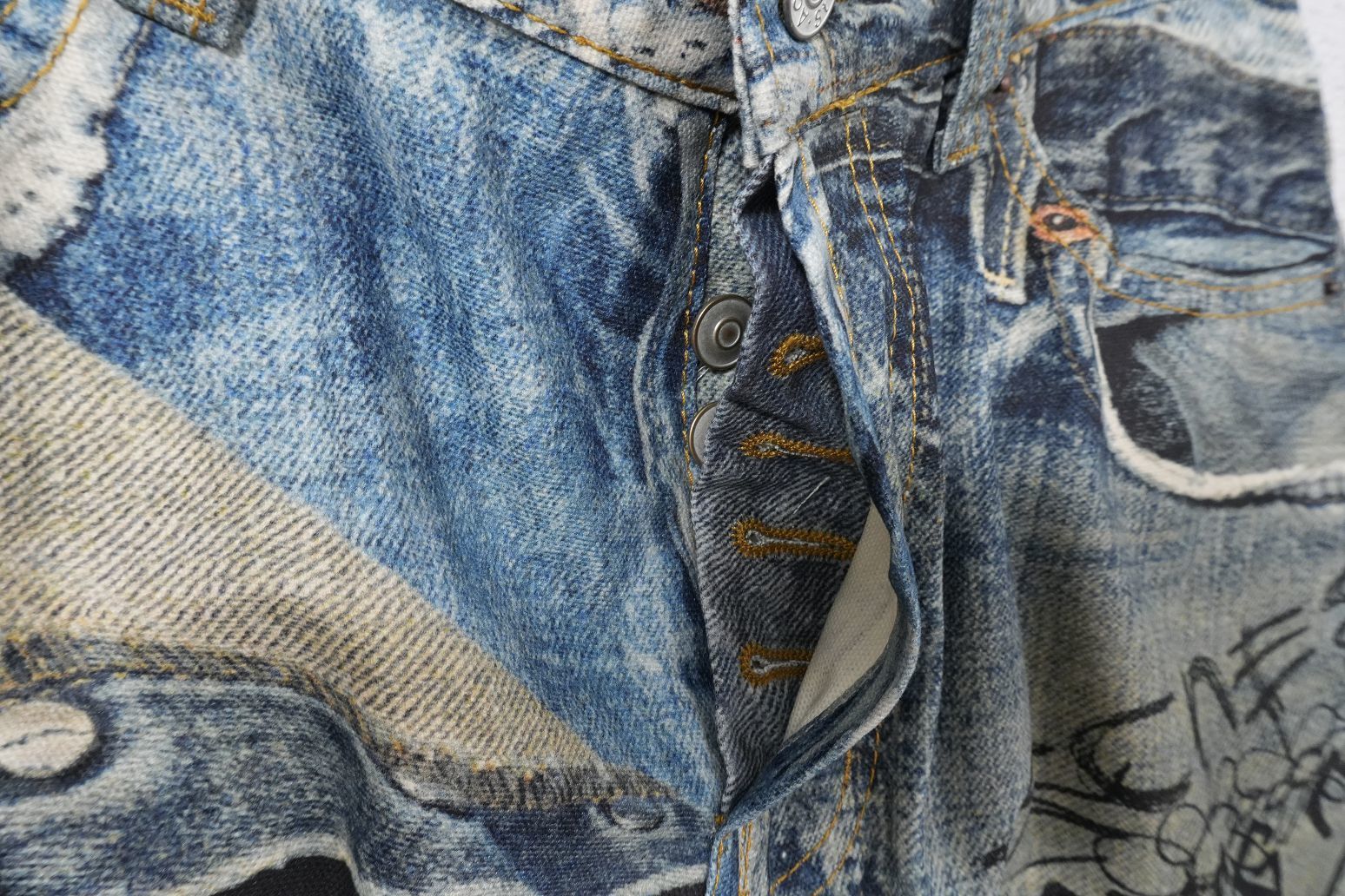 A - JEANS